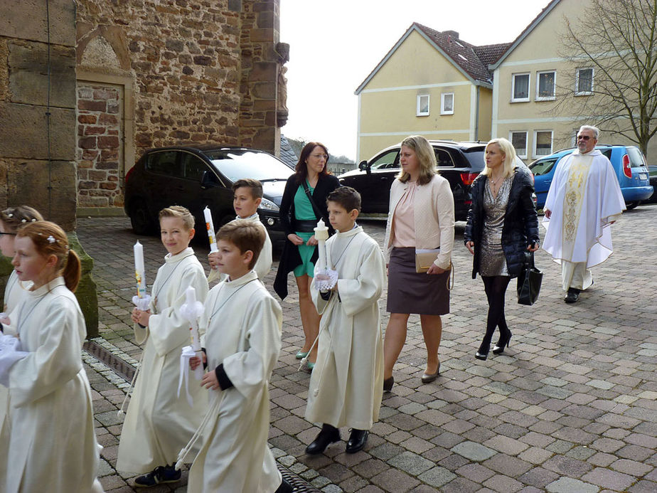 1. Heilige Kommunion in St. Crescentius (Foto: Karl-Franz Thiede)